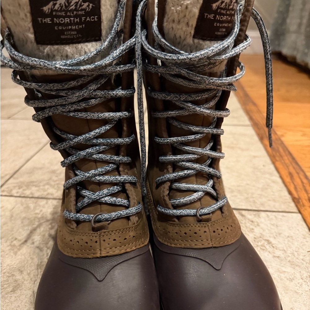 The North Face Women's Brown and Black Winter Boots